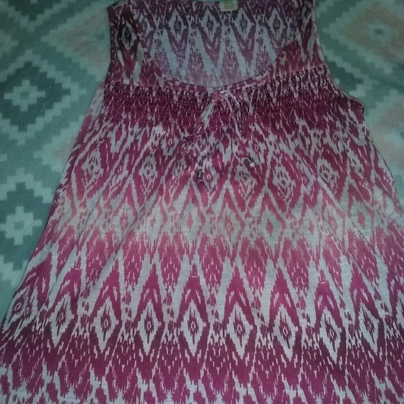 Medium Ombre Ikat Pattern Top EUC - Picture 4 of 7